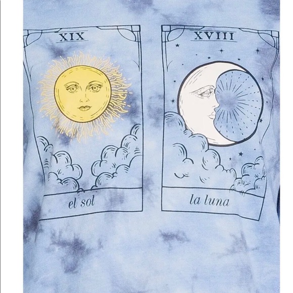 Womens No Boundaries Screen Print Tie Dye Short Top  Size L 11-13Juniors New - Picture 3 of 7